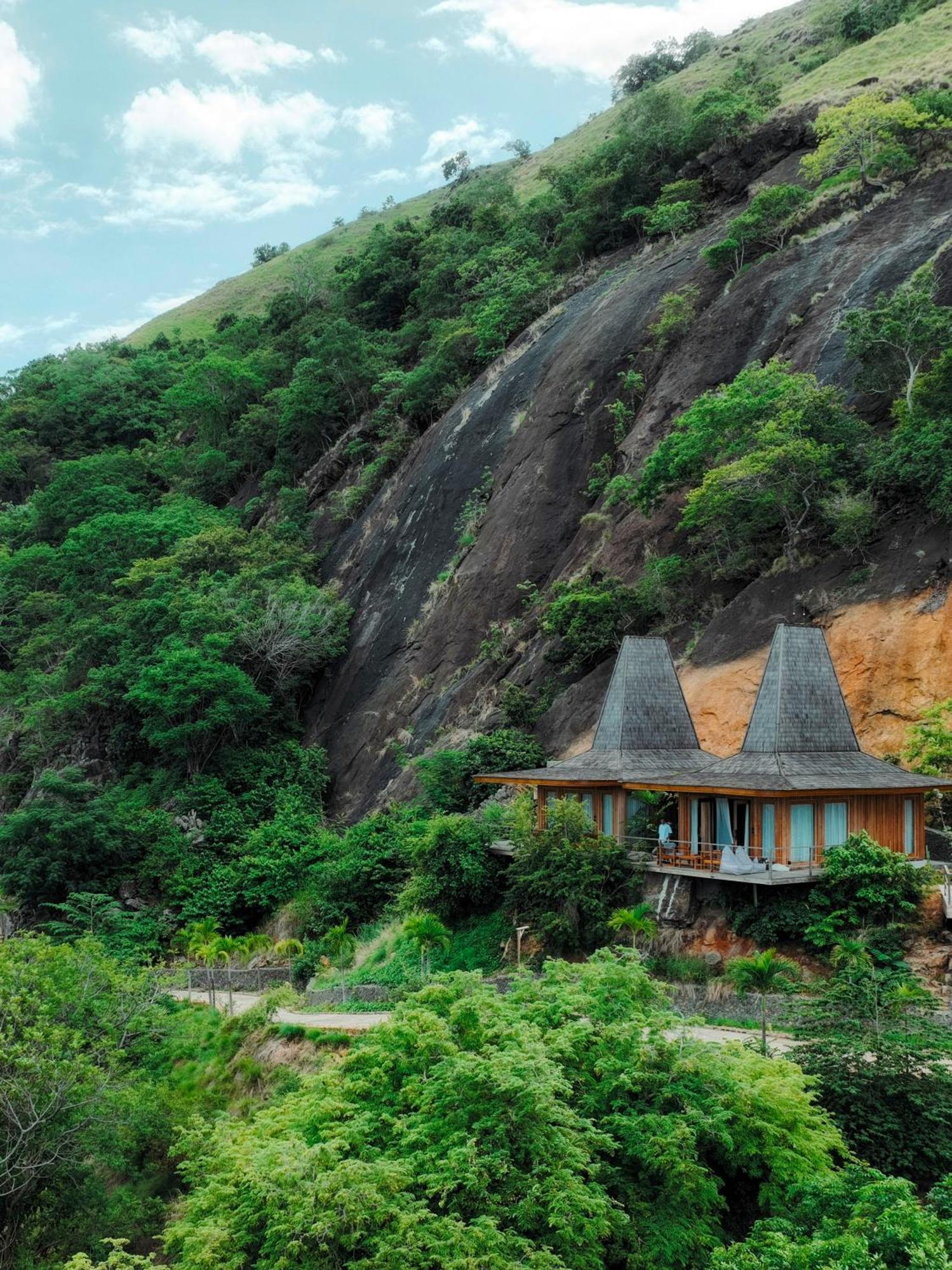 Hotel Menjaga Bay Labuan Bajo Esterno foto