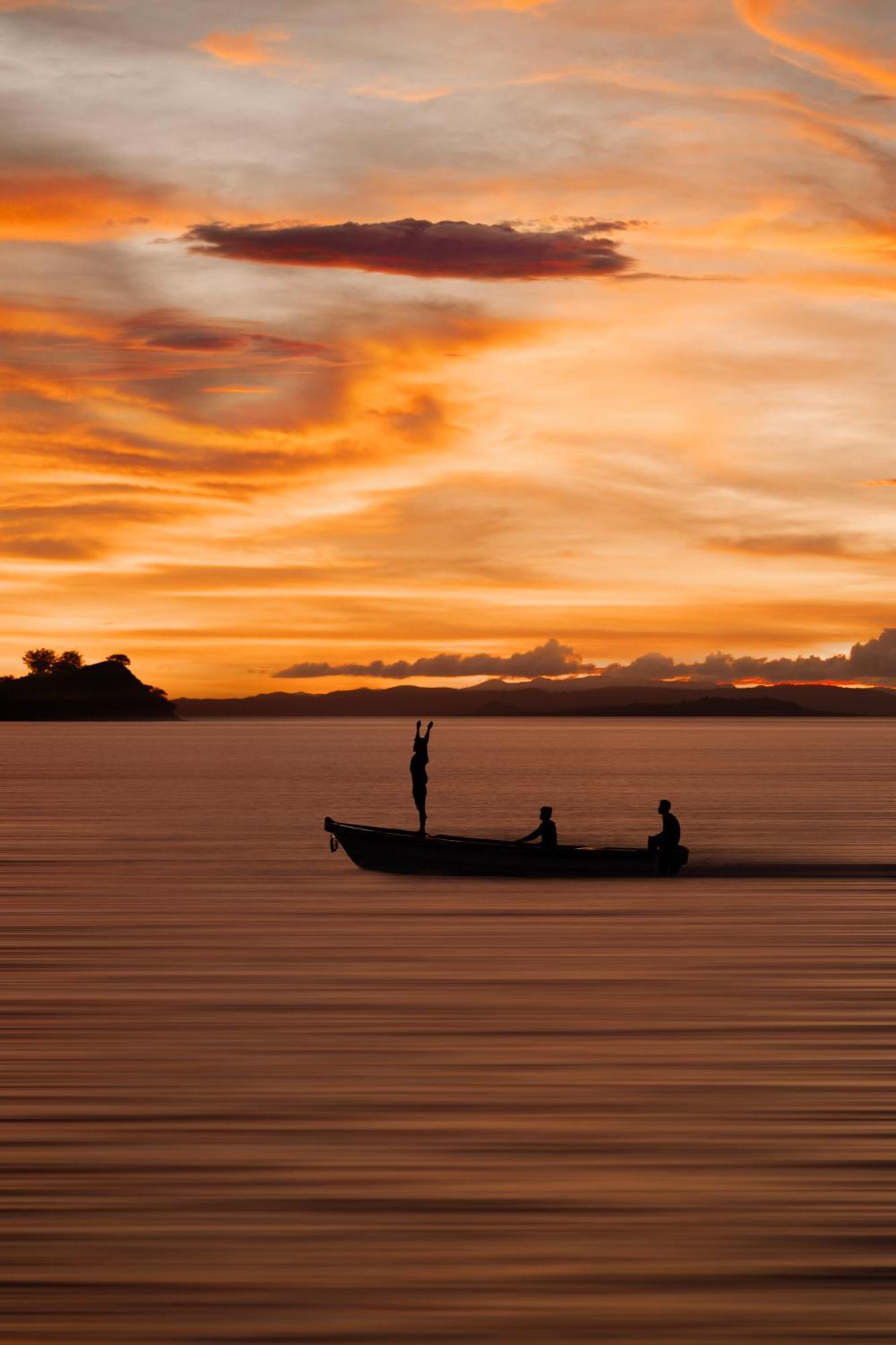 Hotel Menjaga Bay Labuan Bajo Esterno foto