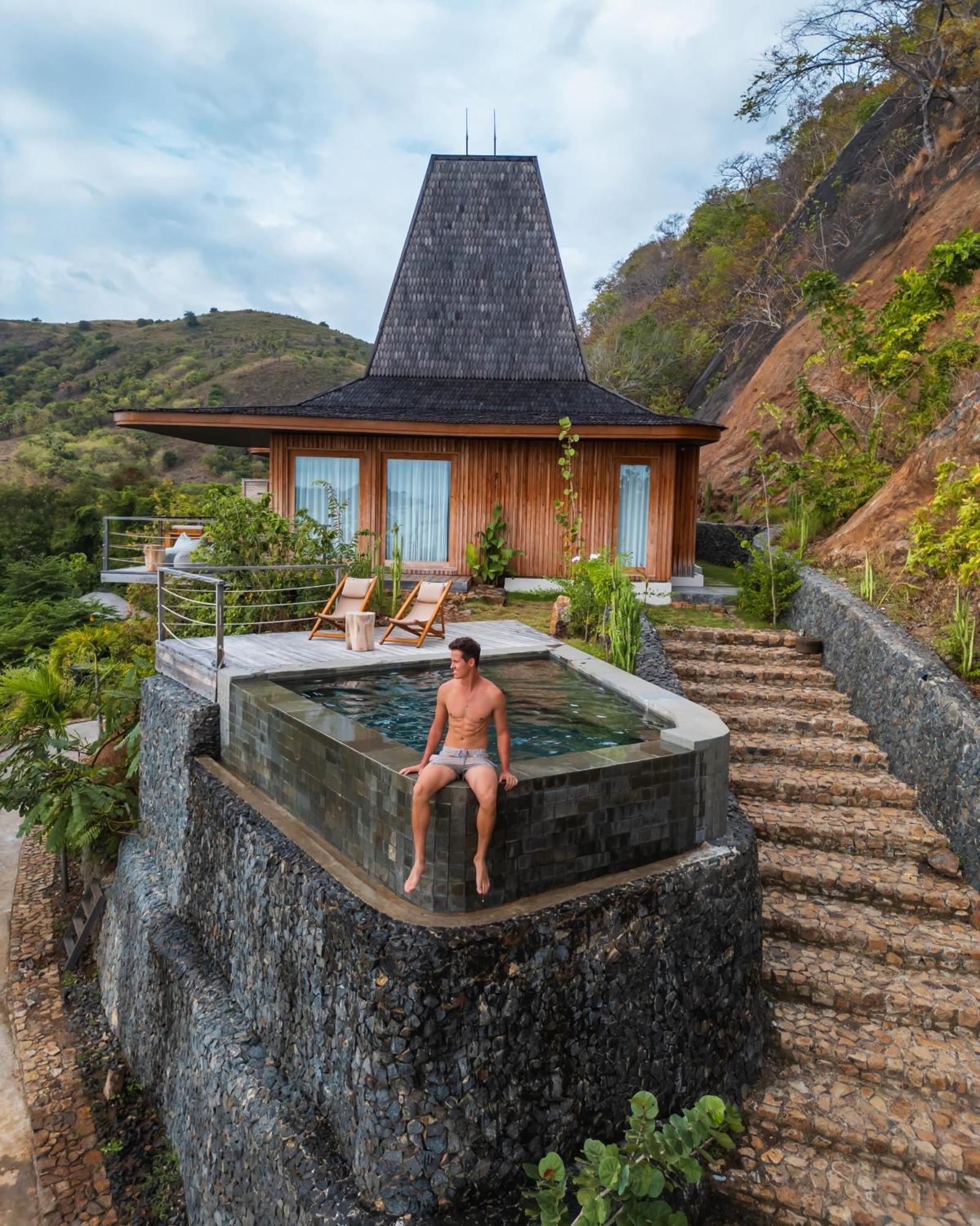 Hotel Menjaga Bay Labuan Bajo Esterno foto